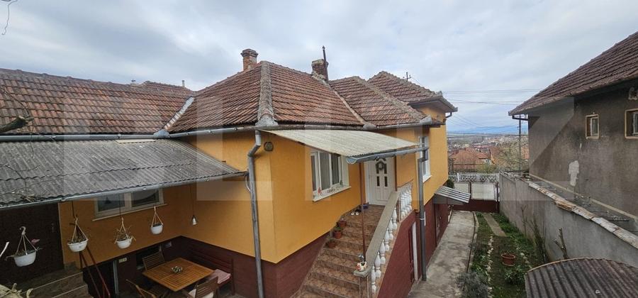 Casă individuală cu 4 camere cu Canalizare în Hunedoara