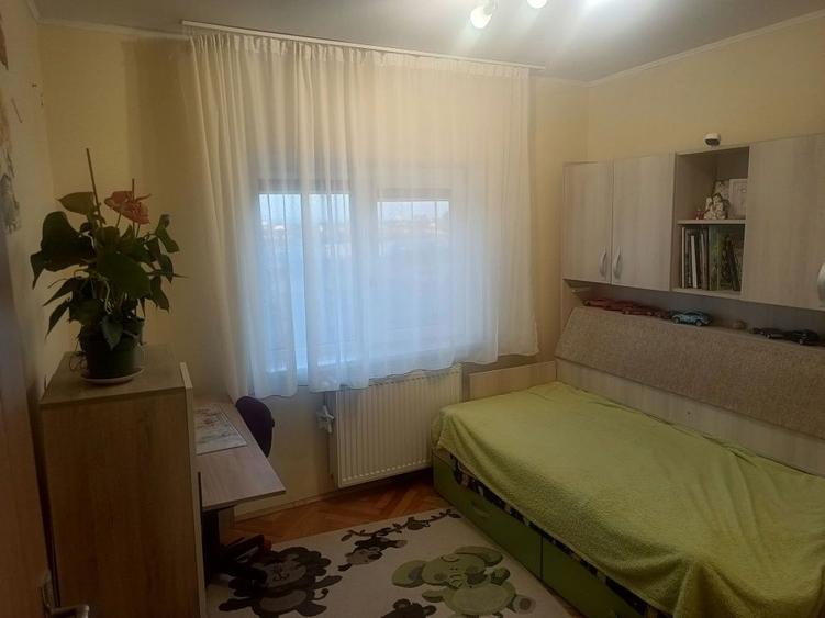 Apartament cu 4 camere decomandat în 6 Vânători