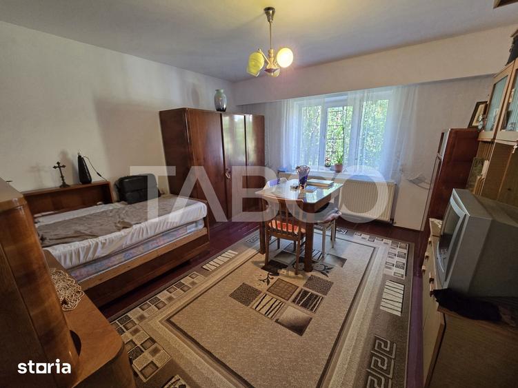 Casă cu 7 camere cu Teren 432 Mp în Reșița