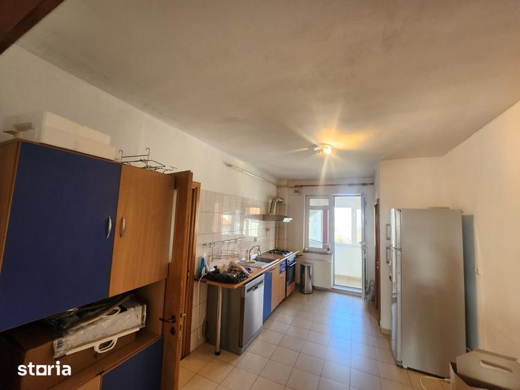 Apartament cu 5 camere decomandat în Craiovei