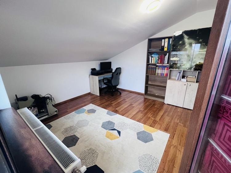 Casă cu 4 camere în Dobreni