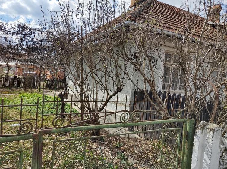 Casă cu 3 camere în Central