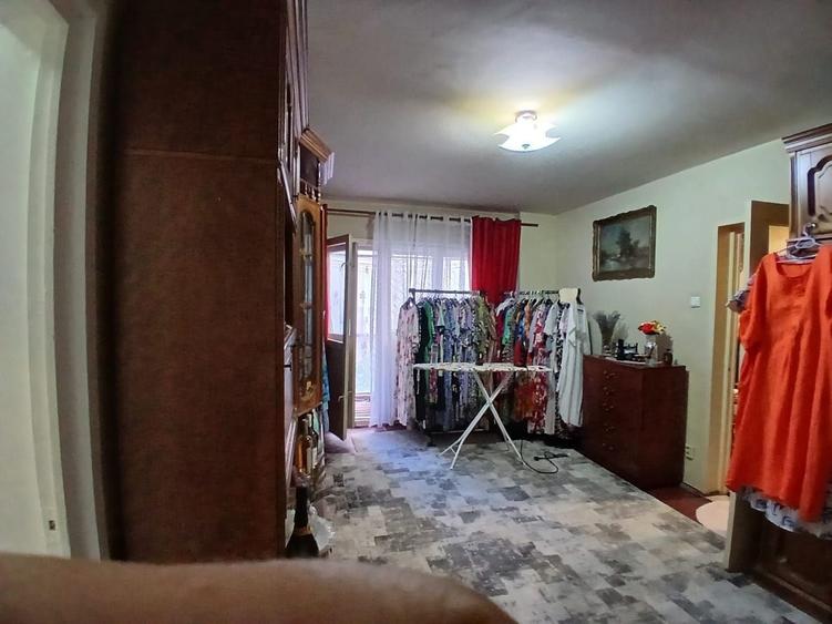 Apartament cu 3 camere decomandat în Lujerului