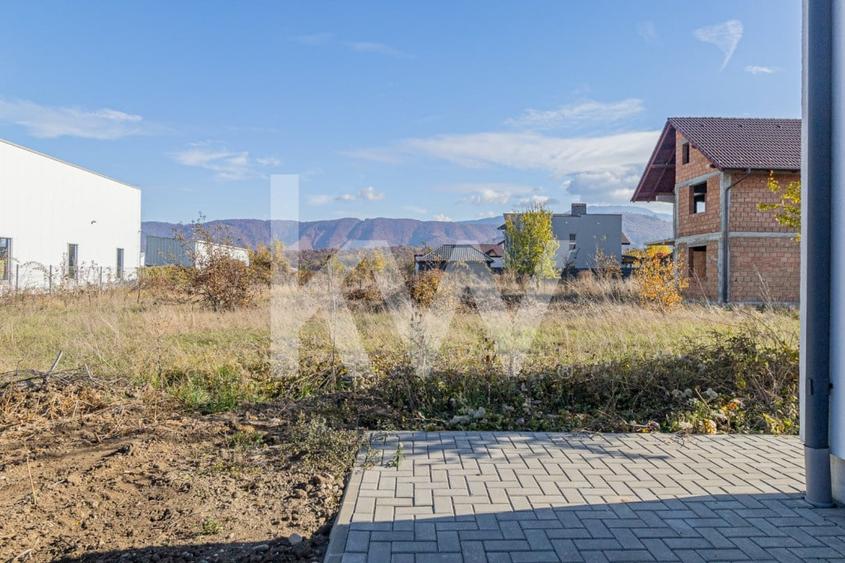 Duplex cu 3 camere cu Canalizare în Cristian