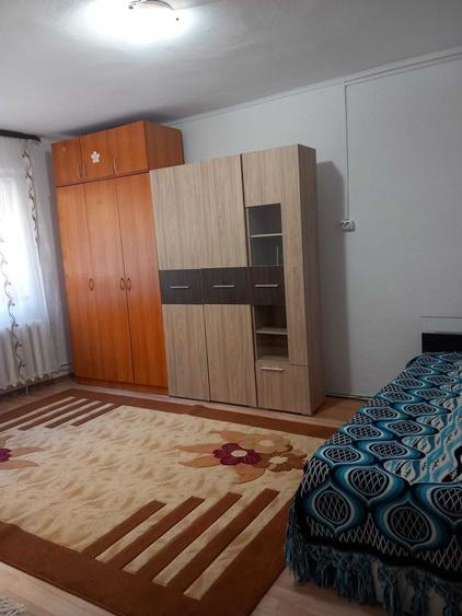 Garsonieră decomandată în Sud