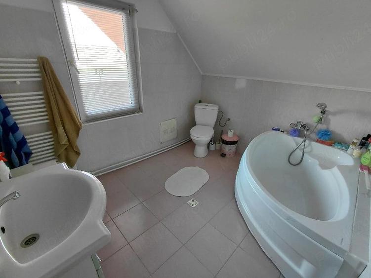 Casă cu Teren 1062 Mp în Oituz