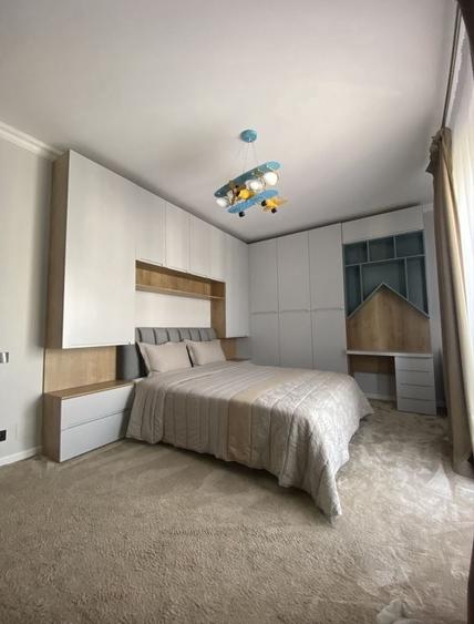 Apartament cu 3 camere decomandat în Sisești