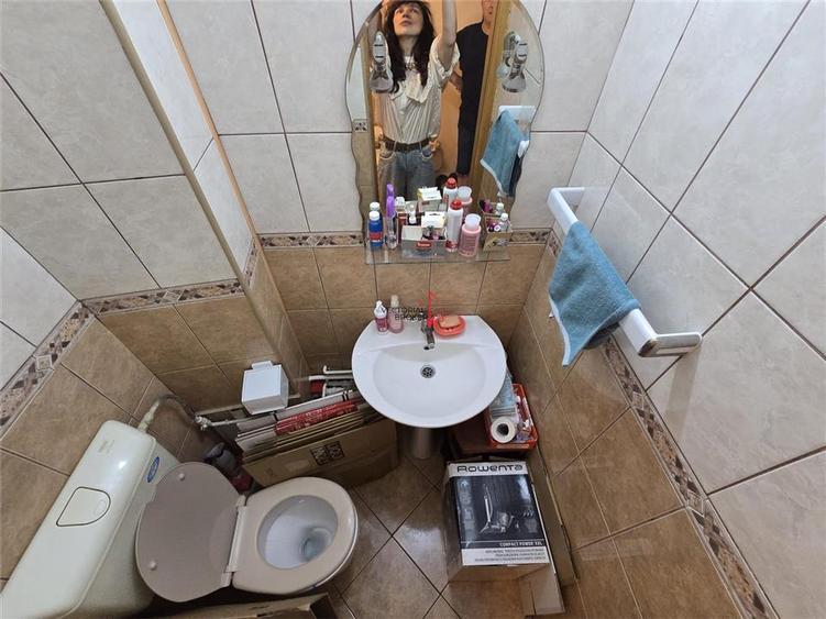 Apartament cu 3 camere decomandat în Colentina