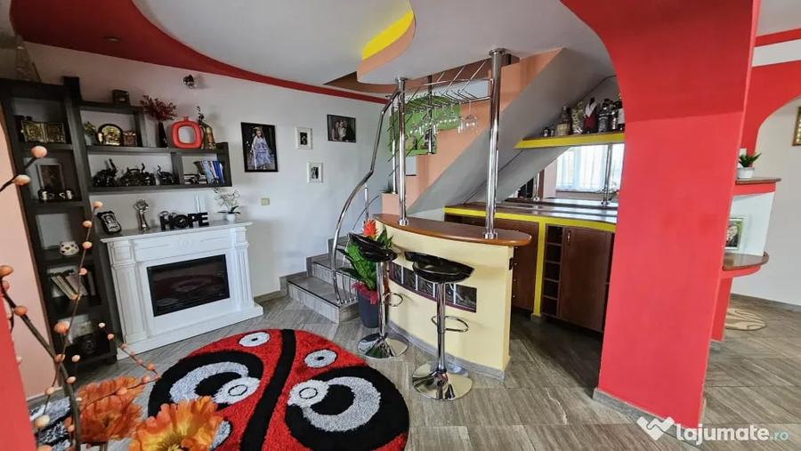 Apartament cu 7 camere decomandat în Central