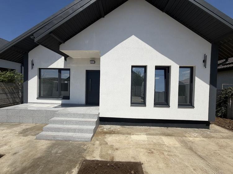 Casă cu 4 camere în Dobroești