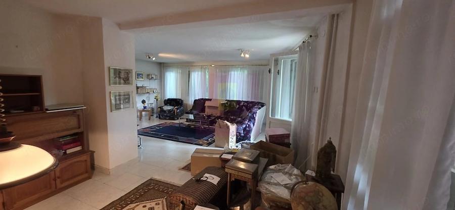 Casă cu 6 camere cu Teren 5116 Mp în Cornu