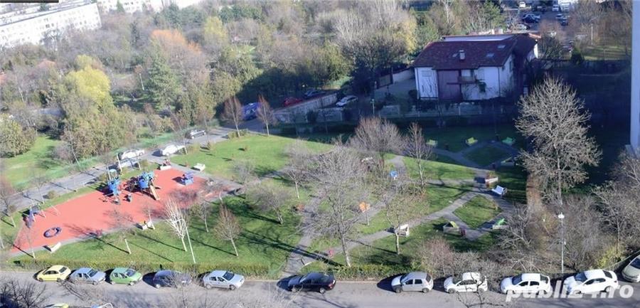 Garsonieră decomandată în Titan