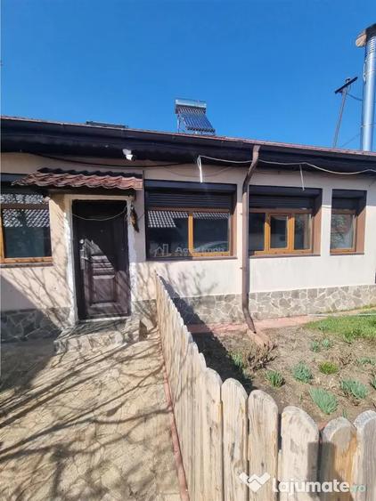 Casă cu 5 camere cu Teren 1694 Mp în Nanov