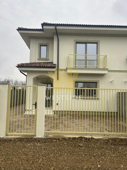 Apartament cu 4 camere decomandat în Girocului