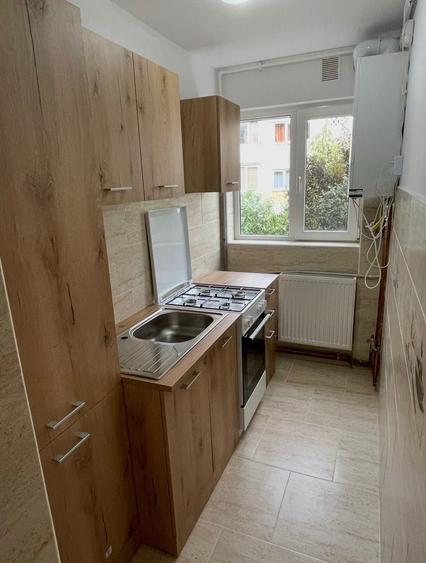 Apartament cu 3 camere semidecomandat în Vest