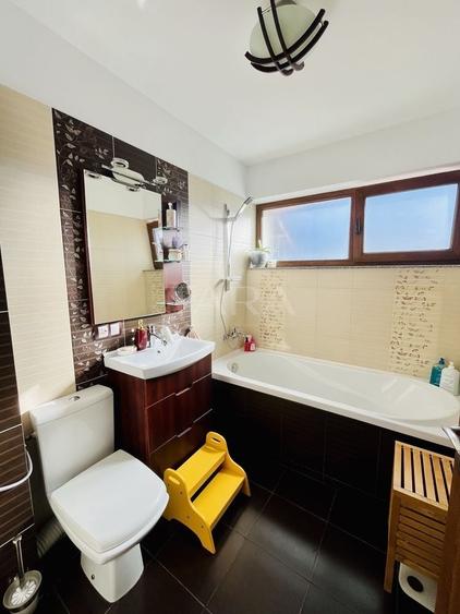 Apartament cu 3 camere decomandat, mobilat în Borhanci