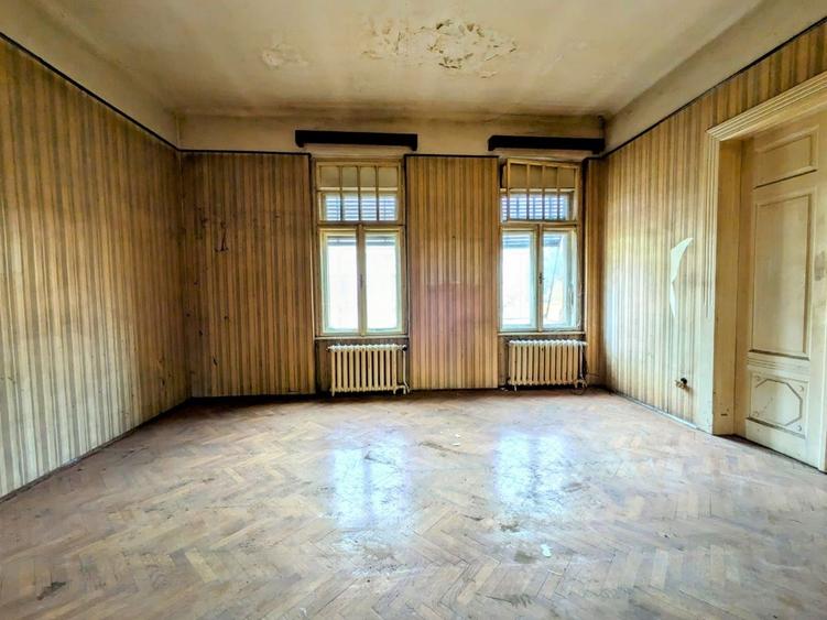 Casă cu 10 camere cu Canalizare în Bălcescu