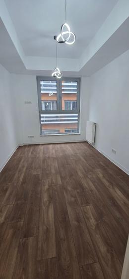 Apartament cu 4 camere decomandat în Băneasa
