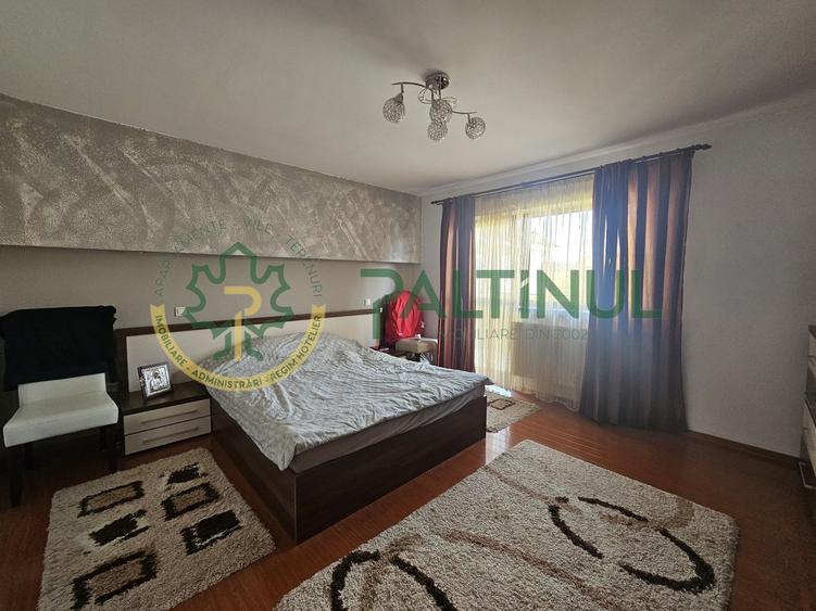 Casă individuală cu 5 camere cu Canalizare în Calea Poplăcii