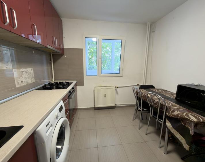 Apartament cu 3 camere decomandat, mobilat în Moșilor