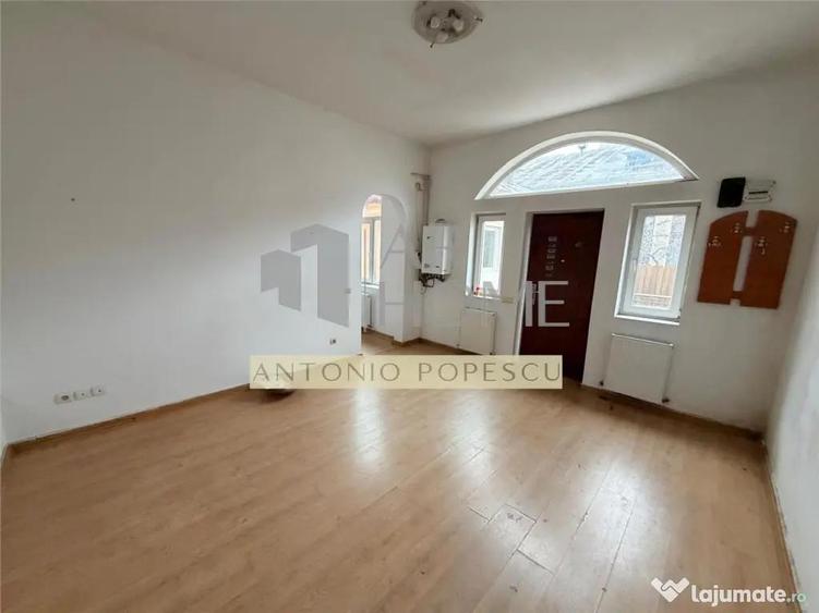 Casă cu 4 camere cu Teren 230 Mp în Central