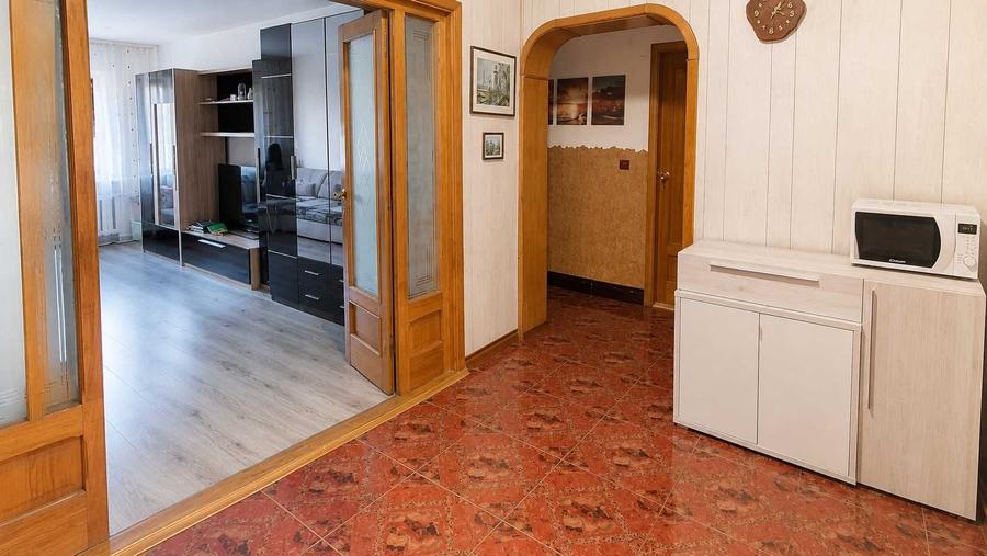 Apartament cu 3 camere decomandat în Exterior Vest
