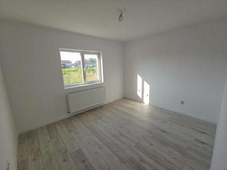 Casă individuală cu 4 camere cu Teren 452 Mp în Săbăreni