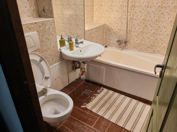 PROPRIETAR,ofer spre inchiriere, apartament cu 2 camere,decomandat,54 mp,Calea Calarasi,vis a vis,de Facultatea Hyperion - 9