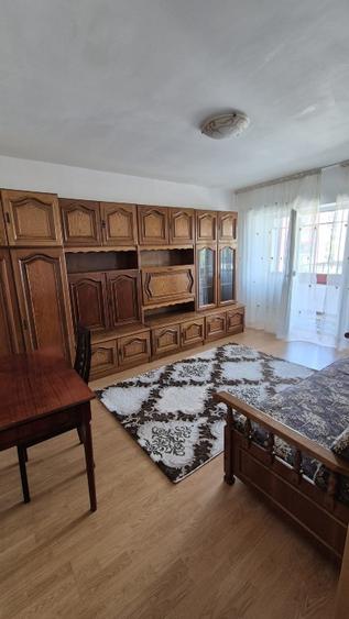 Apartament cu 3 camere decomandat în Între Lacuri
