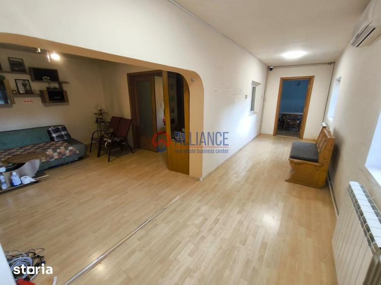 Casă cu 5 camere semidecomandat cu Teren 295 Mp în ICIL