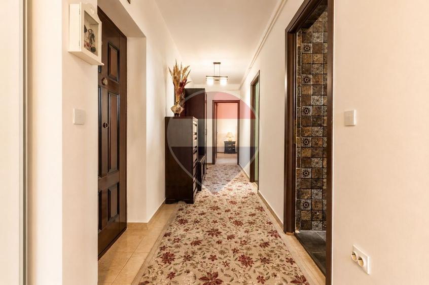 Apartament cu 3 camere decomandat, mobilat în Bucium