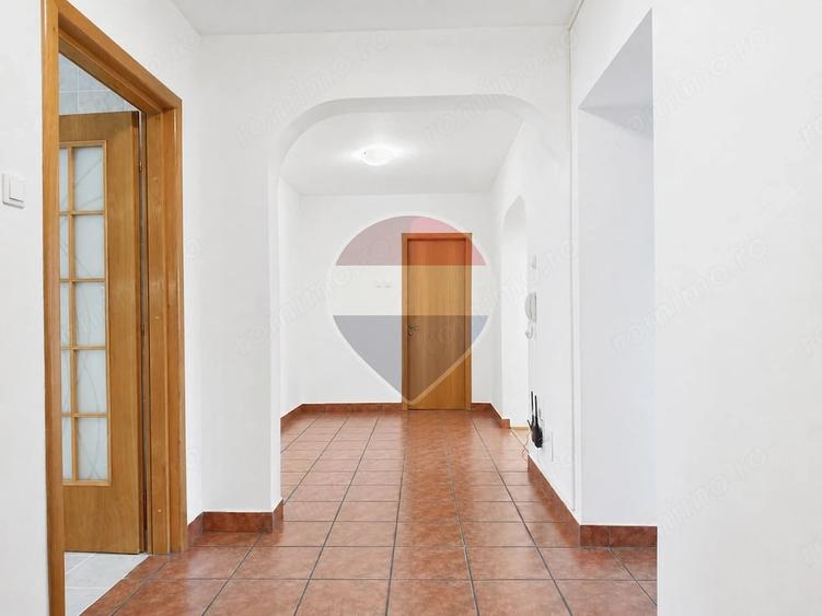 Apartament cu 3 camere decomandat în Gara de Nord