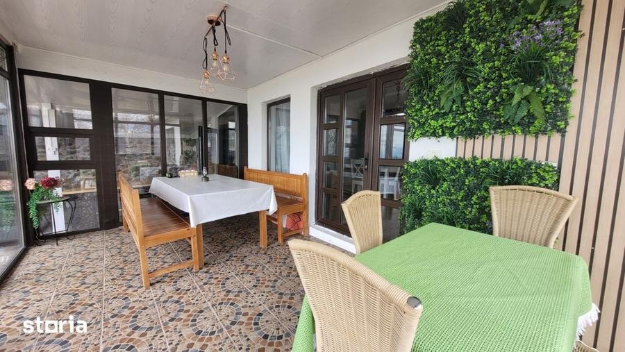 Casă cu 5 camere cu Teren 7029 Mp în Central