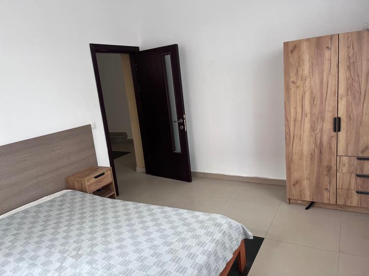 Apartament cu 3 camere semidecomandat în Exterior Vest