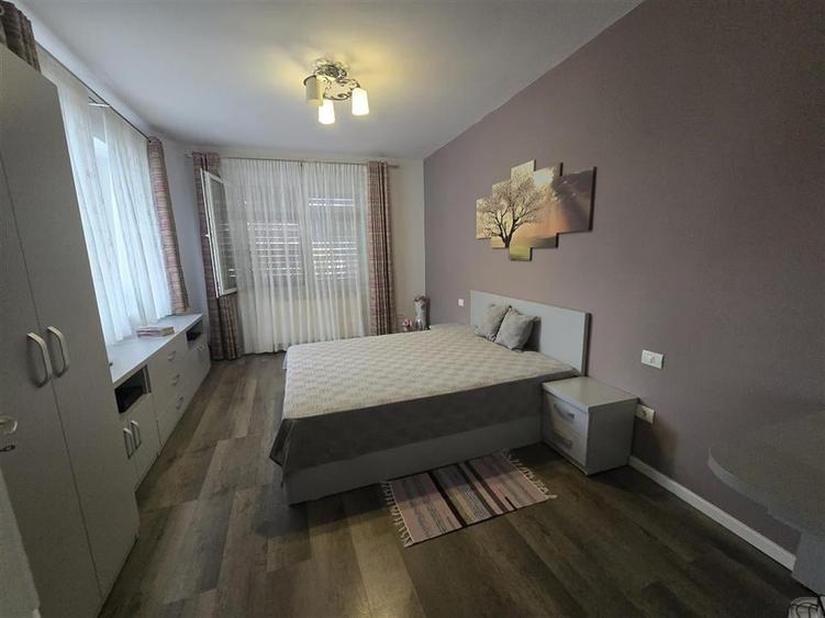 Casă individuală cu 5 camere cu Teren 1600 Mp în Șinca Veche