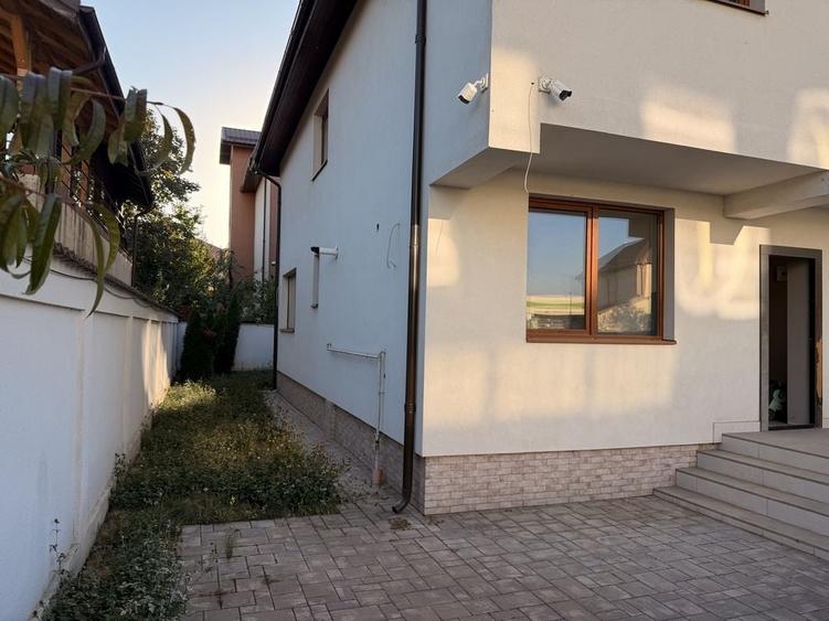 Casă cu 4 camere în Central