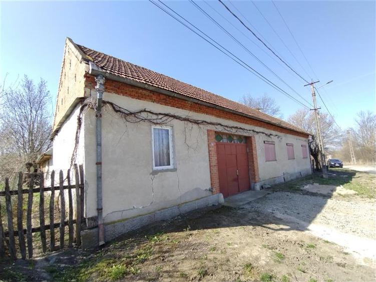 Casă individuală cu 8 camere cu Teren 3800 Mp în Răchitova