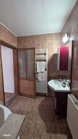 Casă cu 4 camere cu Teren 920 Mp în Central