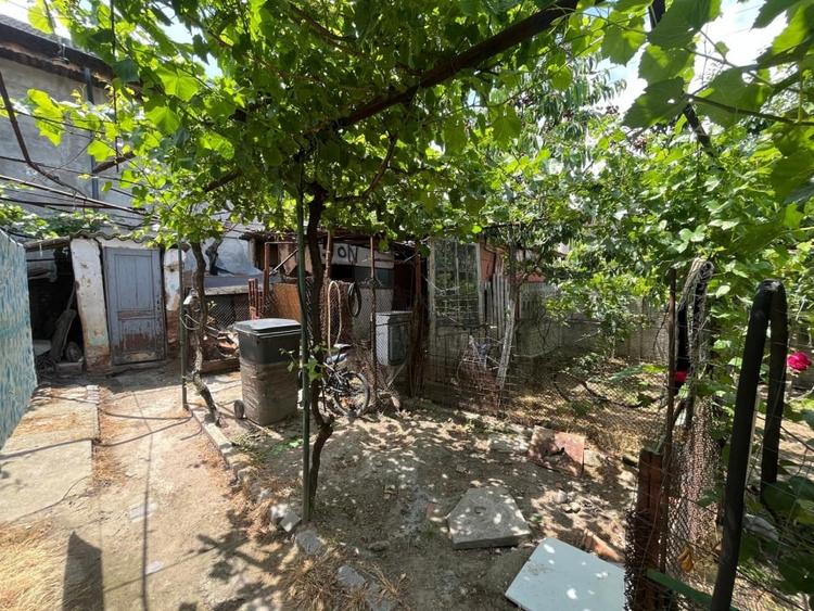 Casă individuală cu 5 camere cu Canalizare în Lascăr Catargiu