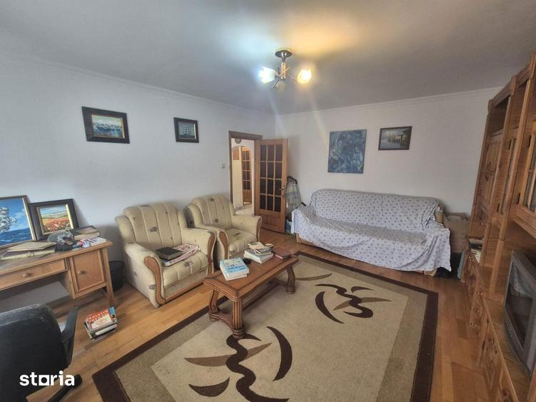 Apartament cu 3 camere decomandat în Rahova