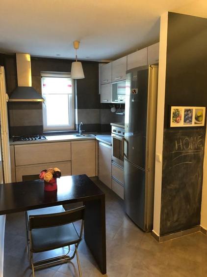 Apartament cu 3 camere semidecomandat în Bălcescu