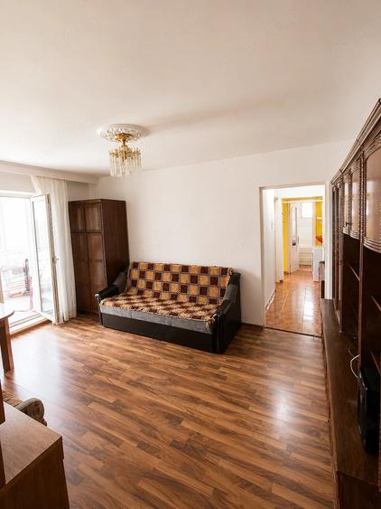 Apartament cu 3 camere semidecomandat în Bularga