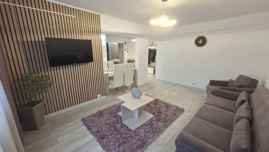 Apartament cu 3 camere decomandat în Eremia