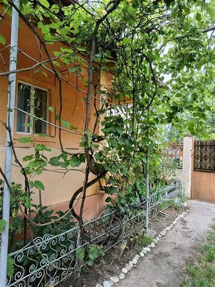 Casă cu 4 camere cu Teren 450 Mp în Ciolpani