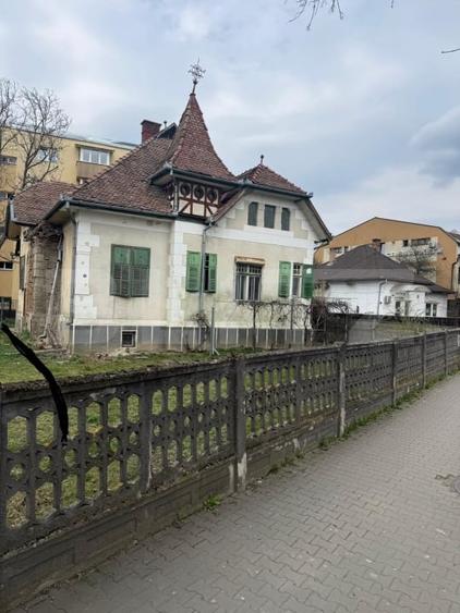 Casă individuală cu 4 camere cu Canalizare în Ultracentral