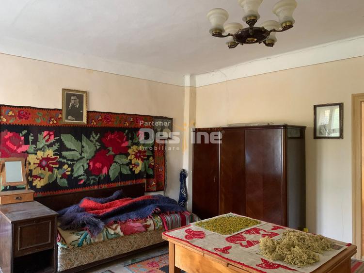 Casă cu 5 camere cu Teren 2793 Mp în Brusturoasa