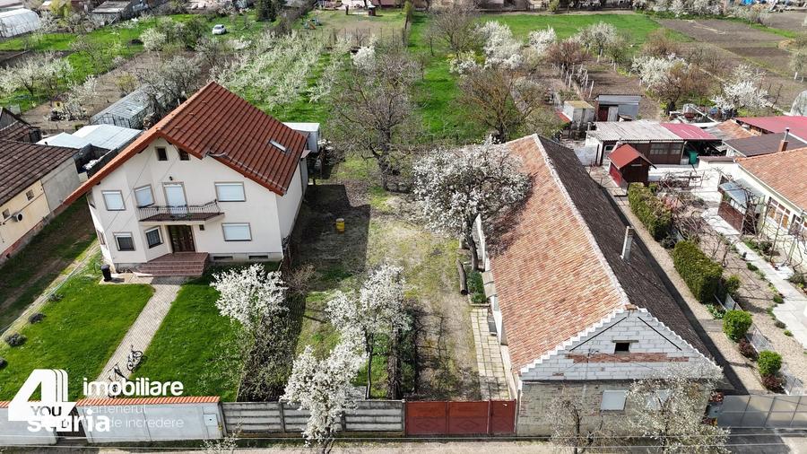 Casă cu 4 camere cu Teren 1737 Mp în Livada