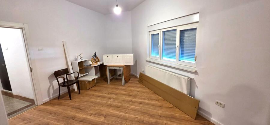 Apartament cu 4 camere semidecomandat în Banu Manta