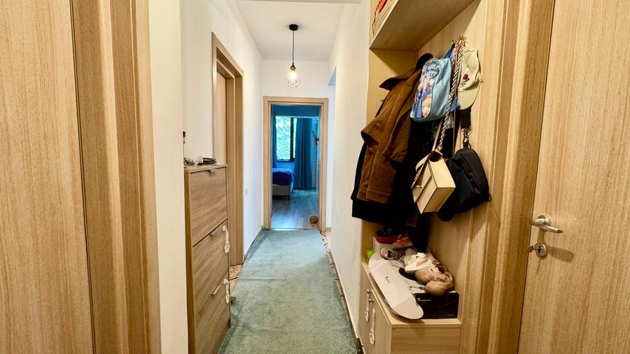 Apartament cu 3 camere decomandat în Jiului