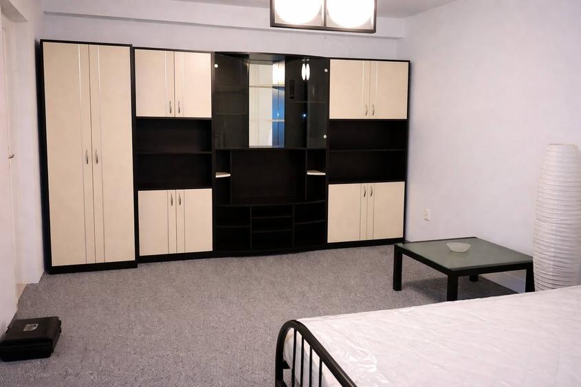 Apartament cu 2 camere decomandate, confort I, etaj intermediar, finisat, mobilat si utilat, zona Gr - 2